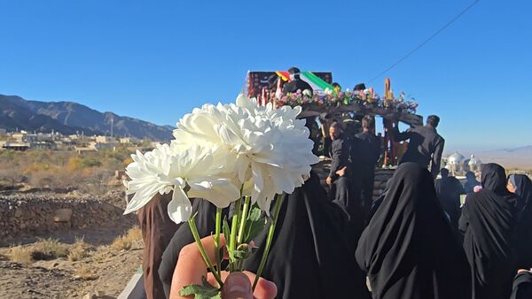 استقبال باشکوه مردم شهرستان بهاباد از شهید گمنام