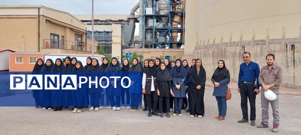 بازدید دانش‌آموزان از کارخانه آلومینای جاجرم و قلعه جلال الدین شهرستان گرمه