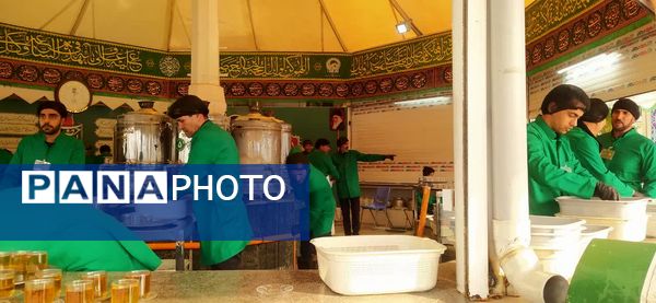 حضور خادمان اصفهانی در چایخانه امام رضا«ع» مشهد