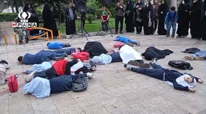 دومین روز اجرای نمایش خیابانی «فرشته‌های میناب» توسط دانش‌آموزان گرگان
