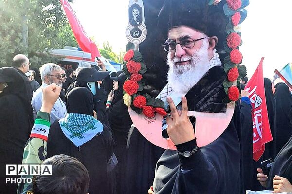 فریاد نسل نو در سوگ رهبر؛ مشقِ وفاداری در قابِ تشییع 