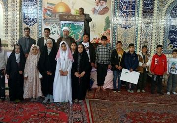 شرکت دانش‌آموزان دبستان شهدا بن در نماز عبادی سیاسی روز جمعه