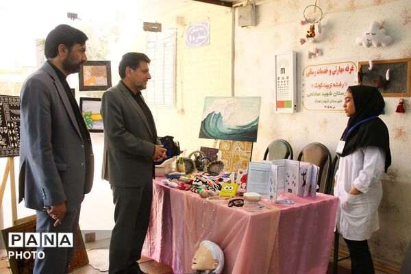بازدید مجید پیری، معاون آموزش متوسطه استان همدان، از غرفه‌های مهارتی آموزش و پرورش