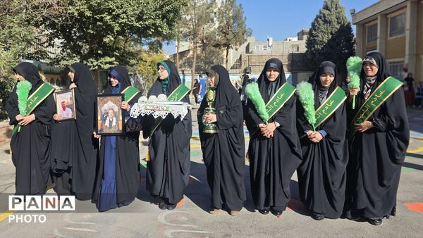 جشن شکوفه‌ها در مدرسه شاهد شهید بهنام محمدی