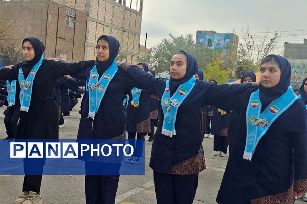 جلوه‌هایی از سرود همگانی مدرسه نمونه‌دولتی تمام ساحتی ارشاد قرچک