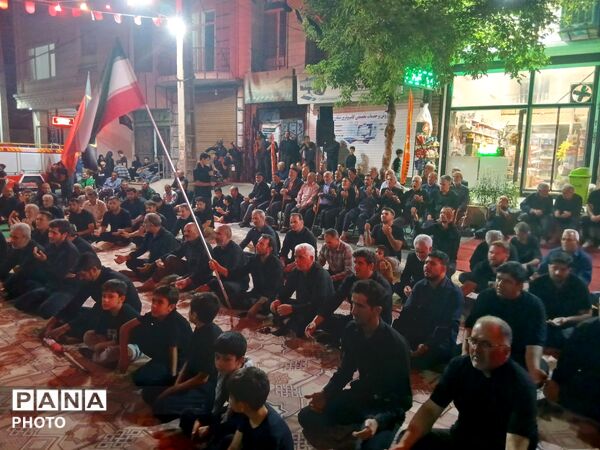 اجتماع شبانه مردم کرج  زیر پرچم اباعبدالله الحسین( ع)