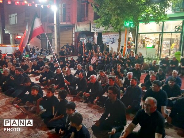 اجتماع شبانه مردم کرج  زیر پرچم اباعبدالله الحسین( ع)