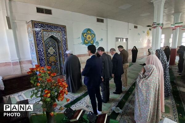 آغاز سال تحصیلی در زینبیه ۲ شهریار با اقامه نماز جماعت و حضور مسئولان آموزش و پرورش