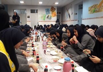 در روز‌های پایانی ماه رمضان دانش‌آموزان پیشتاز میزبان سفره همدلی شدند