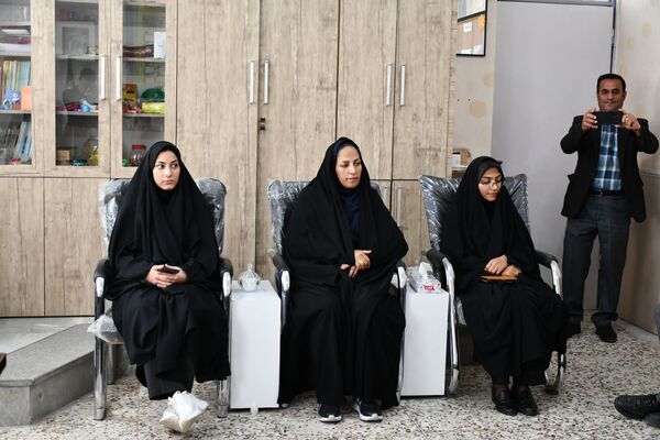 حضور امام جمعه، فرماندار و مدیر آموزش پرورش مه ولات در مدارس شهرستان