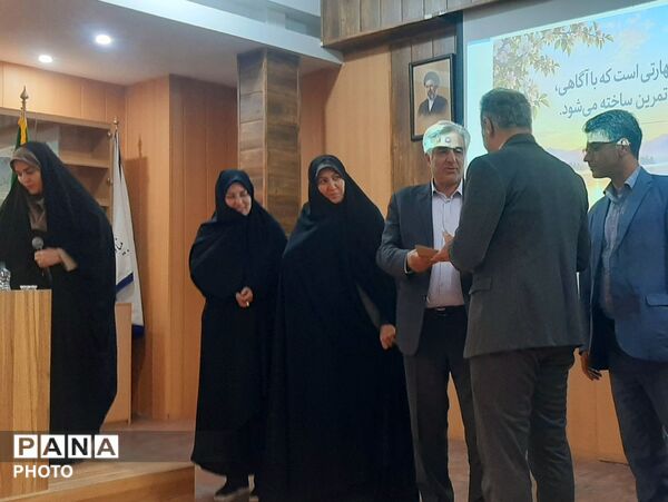همایش هفته بهداشت روان و دوره توانمندسازی مشاوران مدارس آموزش و پرورش ناحیه شش