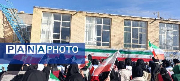 طنین زنگ انقلاب در مدرسه حضرت زهرا(س) نیر