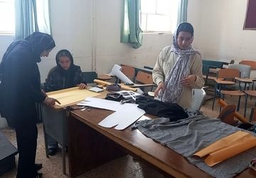 برگزاری کلاس‌های آموزش خیاطی در دبیرستان شهدای محراب شهرستان قرچک