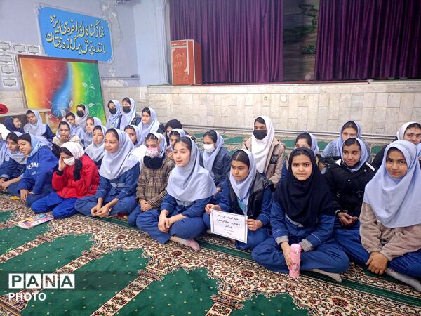جلسه  آموزشی طرح ماهر سفیران سلامت در مدرسه بنت المهدی صدر ۲