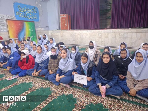 جلسه  آموزشی طرح ماهر سفیران سلامت در مدرسه بنت المهدی صدر ۲