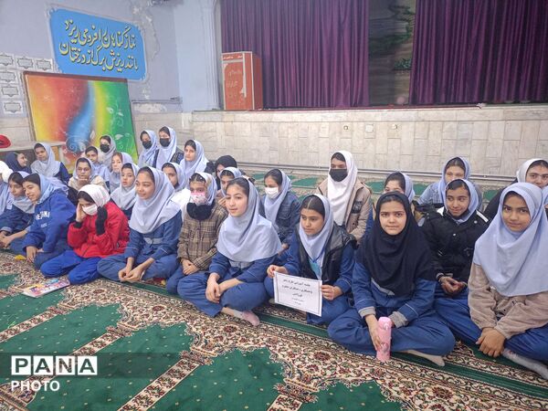 جلسه  آموزشی طرح ماهر سفیران سلامت در مدرسه بنت المهدی صدر ۲