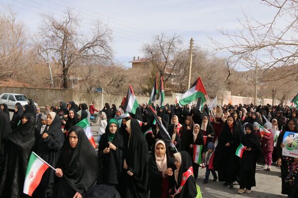 انقلاب را نسل جدید ادامه می دهند