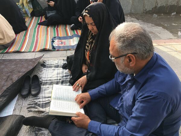 برپایی مراسم دعای عرفه در گلستان شهدای اصفهان