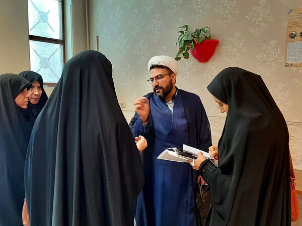 بازدید از پژوهش سرا و آزمایشگاه مرکزی رازی ناحیه ۲ در هفته مشاغل 