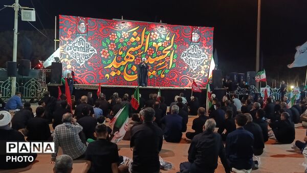 اجتماع شبانه مردم کاشمر پس از پیاده‌روی «حرم تا حرم» در سیدمرتضی