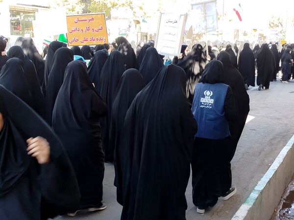 حضور پرشور دانش‌آموز خبرنگاران پانا کاشمر در راهپیمایی ۱۳ آبان