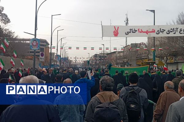 حضور اقشار مختلف مردم شهرری در راهپیمایی ۲۲ بهمن