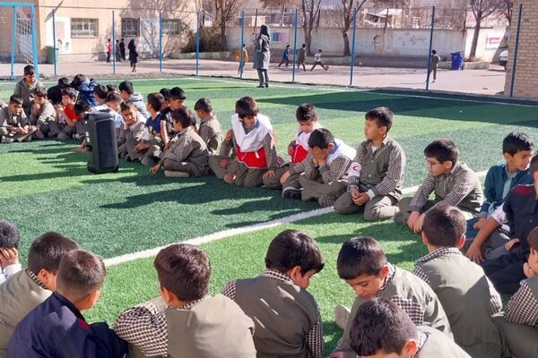 آموزش شرایط اضطراری و پناهگیری در دبستان باقرالعلوم فیروزکوه
