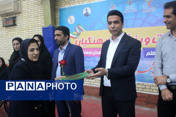 مسابقات تنیس روی میز فرهنگیان یادواره شهدای تربیت‌بدنی در سالن آزادگان استان بوشهر 