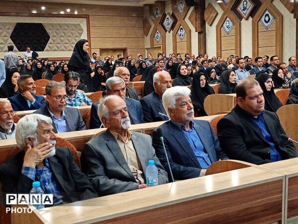 تجلیل از معلمان نمونه شهرستان کاشمر