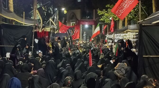 مراسم معنوی جاماندگان اربعین در محله کرج، نماد اتحاد و عشق به امام حسین(ع) 
