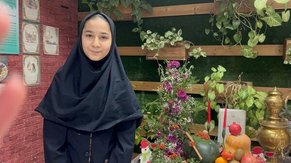 جشن یلدای دانش‌آموزی در دبیرستان تیمسار فلاحی ناحیه یک کرج 