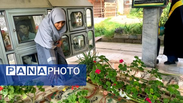 قدم‌های کوچک برخاک بزرگ