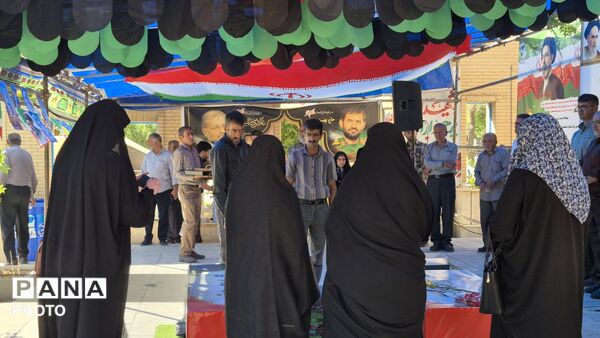 حضور پرشور مردم فارسان در گلزار شهدا؛ تجدید میثاق با آرمان‌های ایثار و شهادت
