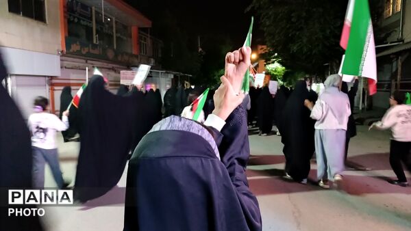 مردم فارسان با دست‌های وحدت، حامی مقاومت شدند