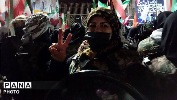 از دیروز تا امروز همیشه پای انقلاب