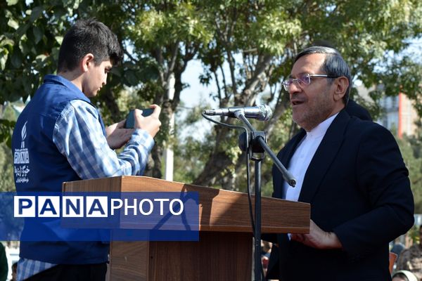 تجلی اقتدار مردم بهارستان در راهپیمایی ۱۳ آبان