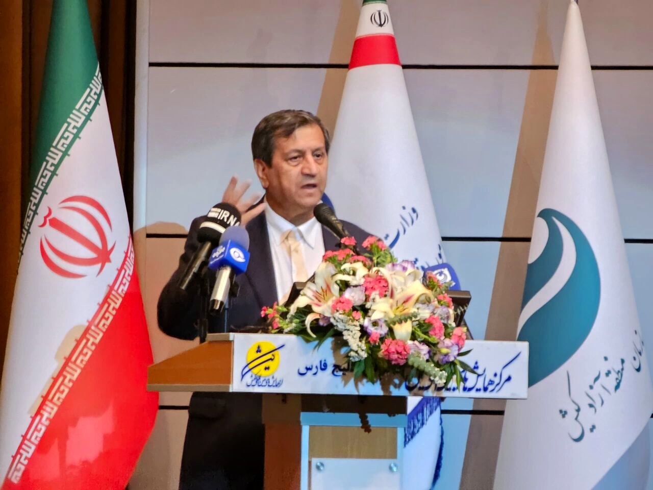 همتی:سامانه  اطلاعات مالیاتی و یارانه‌ای افراد  باید یکپارچه شوند 