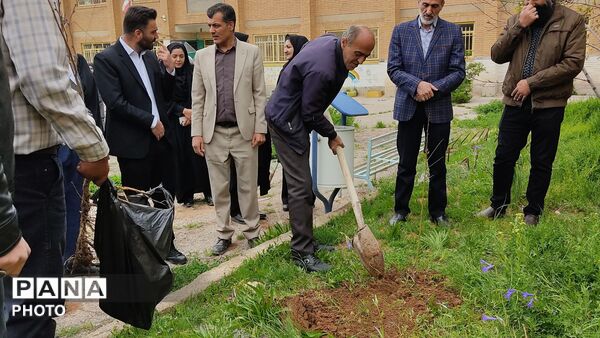افتتاحیه نمایشگاه دانش‌آموزان کوشش دستنا