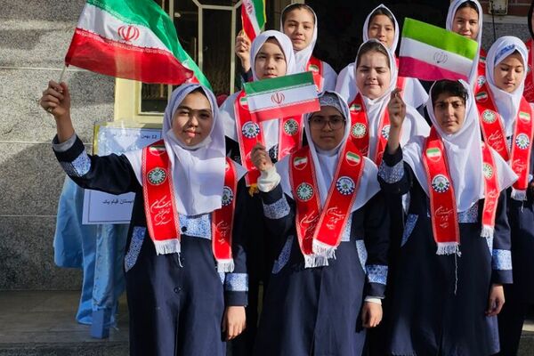 جشن پیروزی انقلاب اسلامی در مدارس منطقه کهریزک 