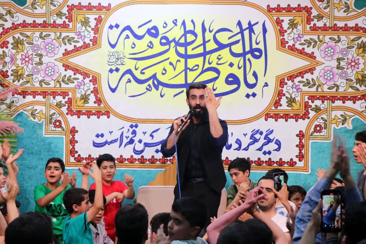 مولودی خوانی سالروز میلاد حضرت معصومه(س) با حضور جوانان و نوجوانان در قم