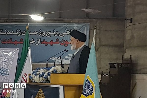 حضور پرشور فرهنگیان و دانش‌آموزان در مصلی نسیم شهر