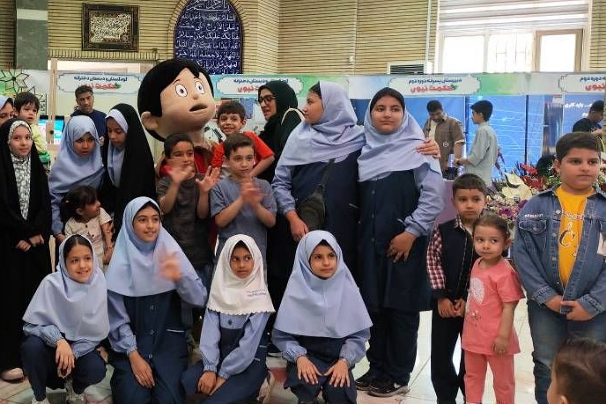 برگزاری نمایشگاه «افق‌های روشن» در دبستان حکمت ناحیه دو شهرری 