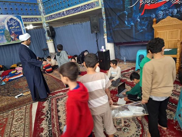 اعتکاف دانش‌آموزی در مسجد جامع قائمشهر