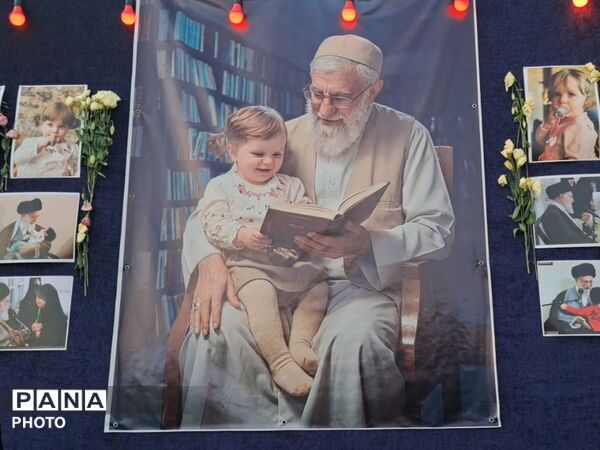 چشم‌های گریان نوجوانان در سوگ پدر امت