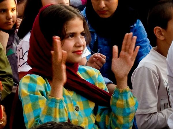 قدم هایی به عشق معلمان