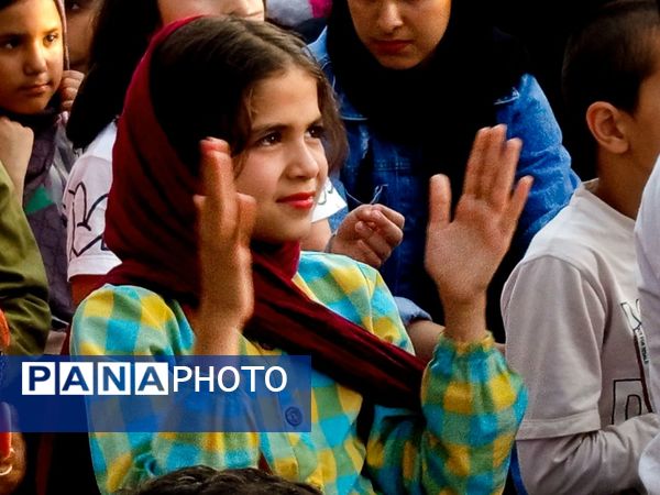 قدم هایی به عشق معلمان