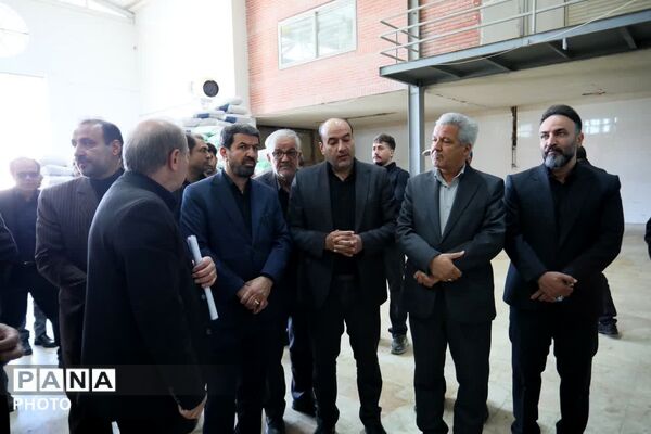 بازدید استاندار همدان از کارخانه خوراک دام و طیور نهاوند