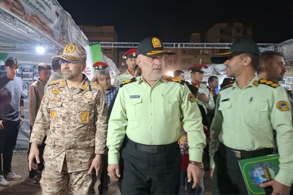 بازدید از نمایشگاه اسوه به‌مناسبت هفته دفاع مقدس در شیراز