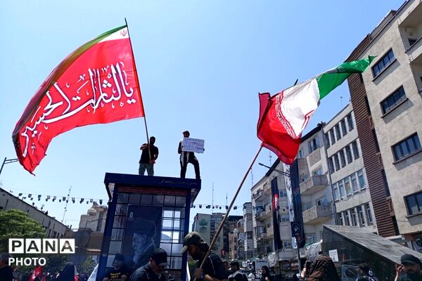  هم صدا با هم در تشییع رهبر شهید