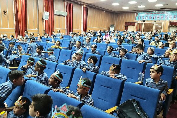 برگزاری جشن الفبای پسران دبستان شهدای غزه در کانون ملائک شهرستان قرچک با حضور گروه نمایشی روناک